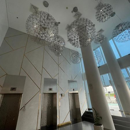 Large Size One Bedroom Apartment With Sea View 아부다비 외부 사진
