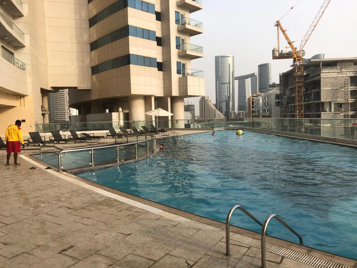 Large Size One Bedroom Apartment With Sea View 아부다비 외부 사진