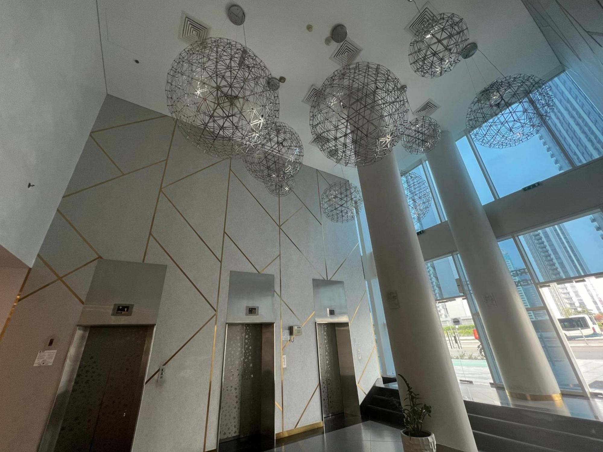 Large Size One Bedroom Apartment With Sea View 아부다비 외부 사진